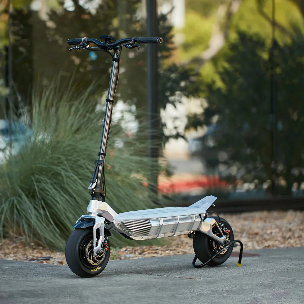 レイニ　Pretorio EV-300 rion-apex-electric-scooter-